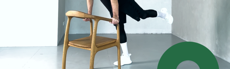 aplicación de yoga en silla